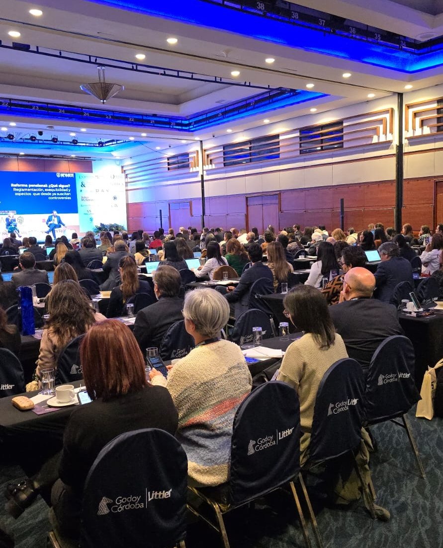CGT_ADS's tweet photo. CGT-ADS participa en ENCUENTRO LABORAL @LegisColombia   @ColegioAbogTrab en el que realizan conversaciones democráticas y de cara al interés general, nuestro Presidente @JorgeDiezCGT como invitado especial. @ADS_Americas
@lafm @Rincon001A @everstrongever 

https://t.co/MniD54PYhX https://t.co/TUjnQOS0hH