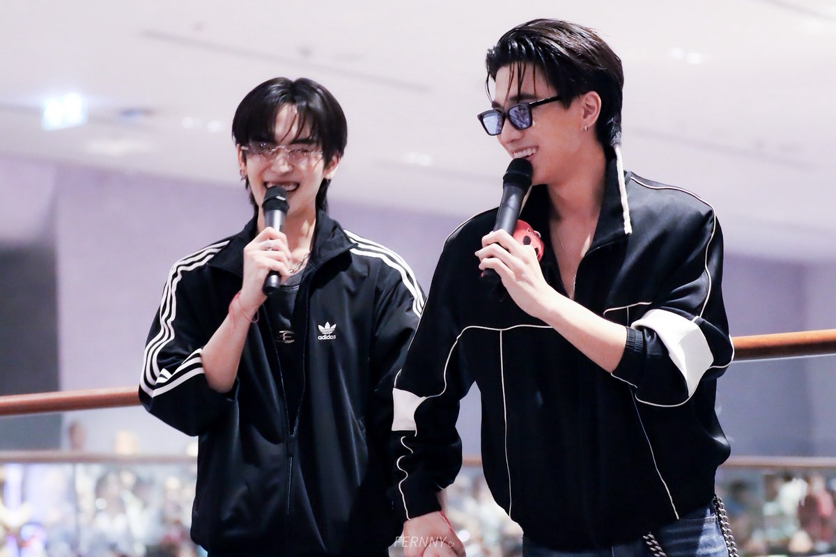 fernny_fern's tweet photo. 20250408

เพียงแต่เราต่างคนไม่ปล่อยมือ 🥹🤏🏻

BOOKFAIR2025 PERTHSANTA
#BKKIBF2025xPerthSanta
#KDPPE #PerthTanapon 
#santapp #PerthSanta https://t.co/KEIYkmnyH1