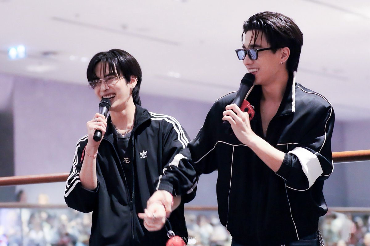 20250408

เพียงแต่เราต่างคนไม่ปล่อยมือ 🥹🤏🏻

BOOKFAIR2025 PERTHSANTA
#BKKIBF2025xPerthSanta
#KDPPE #PerthTanapon 
#santapp #PerthSanta