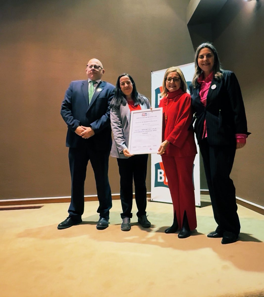 bpsozamora's tweet photo. Esto no hubiese sido posible sin ellas. La líder Yolanda Martín Vaquero y la colíder Ana Cristina  Fernando Pablo, que han llevado a la Gerencia de Asistencia  Sanitaria de Zamora a la excelencia en cuidados @Bpso_Host_CyL 
Ahora ya podemos decir, somos CCEC. 
@Investenisciii https://t.co/yH5iu9GubI