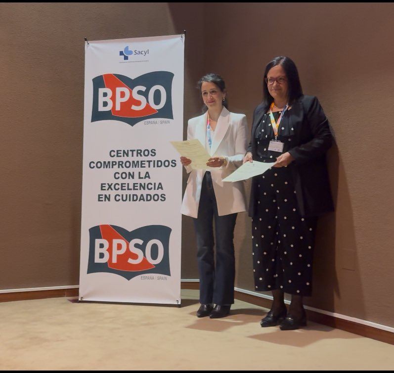 bpsozamora's tweet photo. Esto no hubiese sido posible sin ellas. La líder Yolanda Martín Vaquero y la colíder Ana Cristina  Fernando Pablo, que han llevado a la Gerencia de Asistencia  Sanitaria de Zamora a la excelencia en cuidados @Bpso_Host_CyL 
Ahora ya podemos decir, somos CCEC. 
@Investenisciii https://t.co/yH5iu9GubI