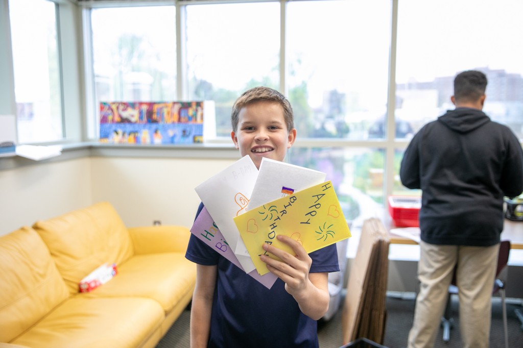 Members of the Class of 2025 acted as volunteer party planners yesterday as they assembled “birthday packs” of cake mix, candles, handmade cards, and more for the Baltimore Hunger Project.🥳 These party kits will create opportunities for local families to make memories together.
