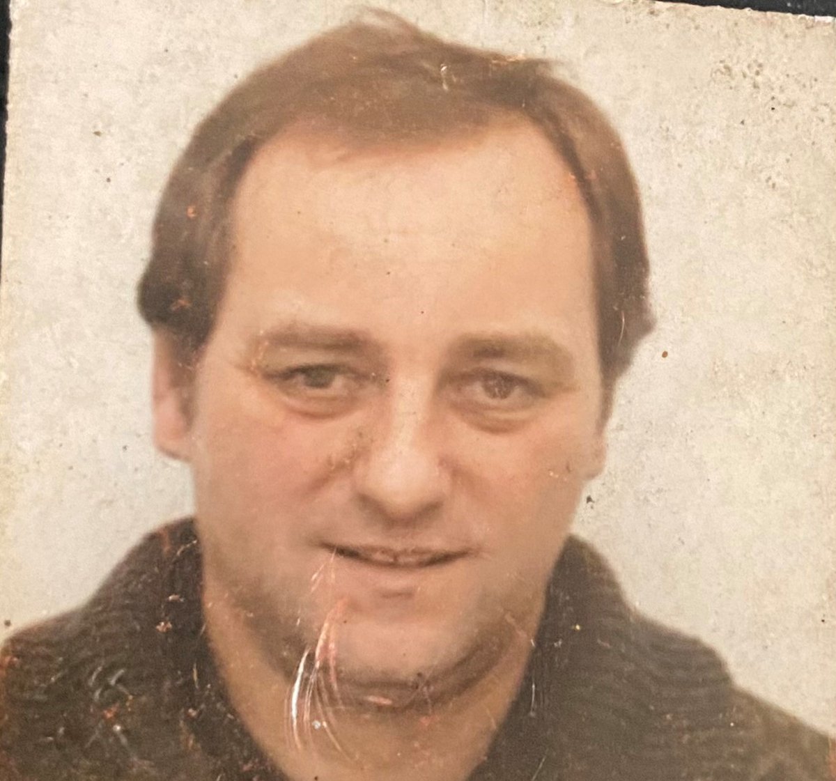 The family of a former electroplater who died from #asbestos related cancer #mesothelioma are appealing for colleagues to provide information to asbestos partner Andrew Stinchcombe.

Tony Knox worked for Robert Stuart Ltd in Harlow, Essex in around 1985. 

leighdaylaw.info/4j0DVxF