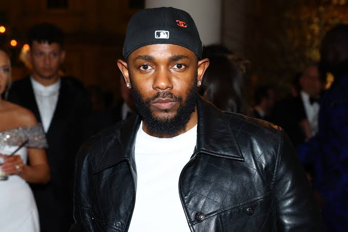 RedMedia_us's tweet photo. Even though big hip hop pages are not talking about it, Kendrick Lamar currently has the best selling projects in 2025 so far. 

Best selling album - GNX 
#1 Seller (digital): Not Like Us 
Most streamed song : Luther https://t.co/yrfXKX0bLr
