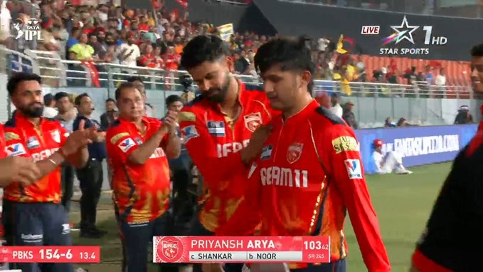 start_of_era's tweet photo. Captain Shreyas Iyer, a true champion! Welcoming Priyansh Arya with a boundary-hugging gesture! 🔥 103(42) against CSK - What a performance! 🤩 #IPL2024 #ShreyasIyer #PriyanshArya #Cricket https://t.co/I9FCYnEszh