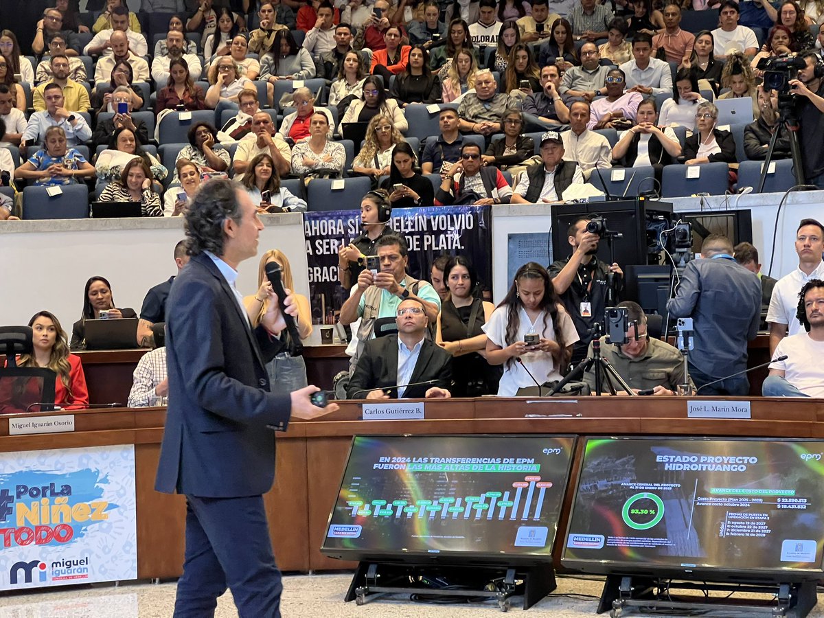santi_perdomo_m's tweet photo. Medellín necesitaba un gobierno que hablara con hechos. @FicoGutierrez con todo su equipo de trabajo ha logrado en apenas 12 meses:
📍 Recuperar  la confianza. 
📍 Aumentar el recaudo. 
📍 Destapar la corrupción pasada. 
📍 Ejecutar eficientemente los recursos y cumplir con el plan de desarrollo. 

#MedellínCadaDíaMejor