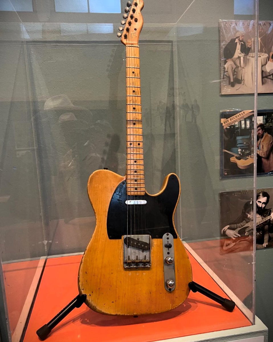muerdekeroyo's tweet photo. Roy Buchanan's "Nancy" 1953 Fender Telecaster 
#guitar #Fender #Telecaster #FamousGuitars #RoyBuchanan #TeleTuesday https://t.co/uGsljy6spX