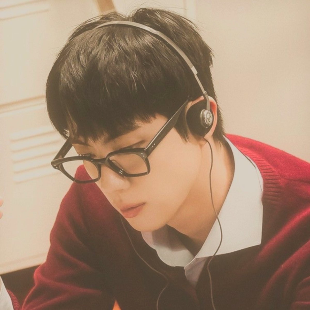 fkubluehouse's tweet photo. kim seokjin is one of the few intellectual &amp; most genuine artists out there - a thread https://t.co/dRASLMJzIP
