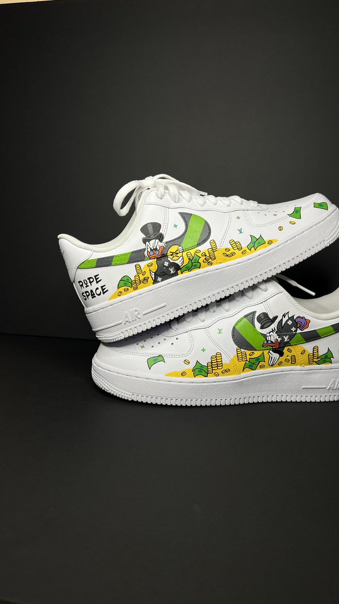 NATY_NFT's tweet photo. Custom handpainted sneakers 
#scroogemcduck https://t.co/4viyuPvSBW
