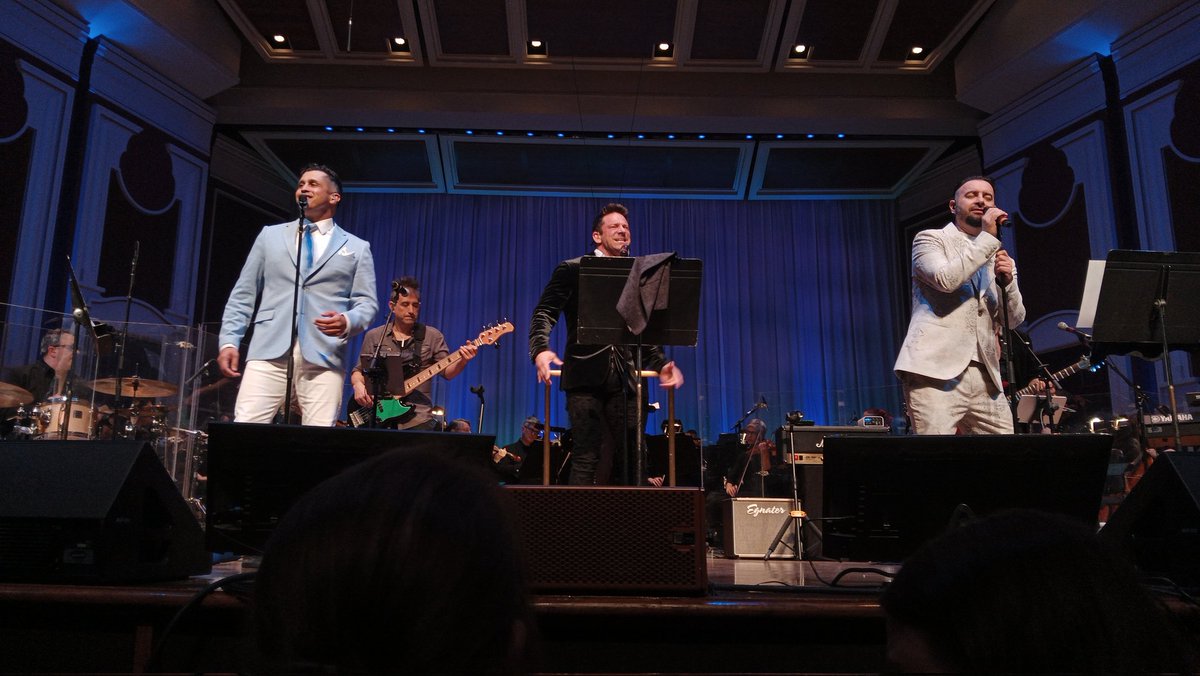 nkotbsb98fan's tweet image. I had so much fun @ #ABoybandSymphony last night @TCGfeed such an awesome show &amp;amp; i loved getting to meet @JeffTimmons @iamerikestrada &amp;amp; @IamCKirkpatrick as well, i cant wait to get my meet n greet photo &amp;amp; then switch up my profile pics #ABoyBandSymphony #SteelCity 🖤💛