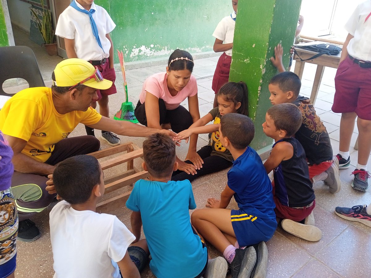 DuponSuare51665's tweet photo. 🚨🚨🚨 Acontecimiento importante, inician las PEF en la escuela Manuel Fajardo de la Circunscripción de Buena Vista San Antonio del Sur Gtmo.
#Somosdeporte
#JuntosPodemosMás 
#VamosPorMás https://t.co/TCizp6rd6h