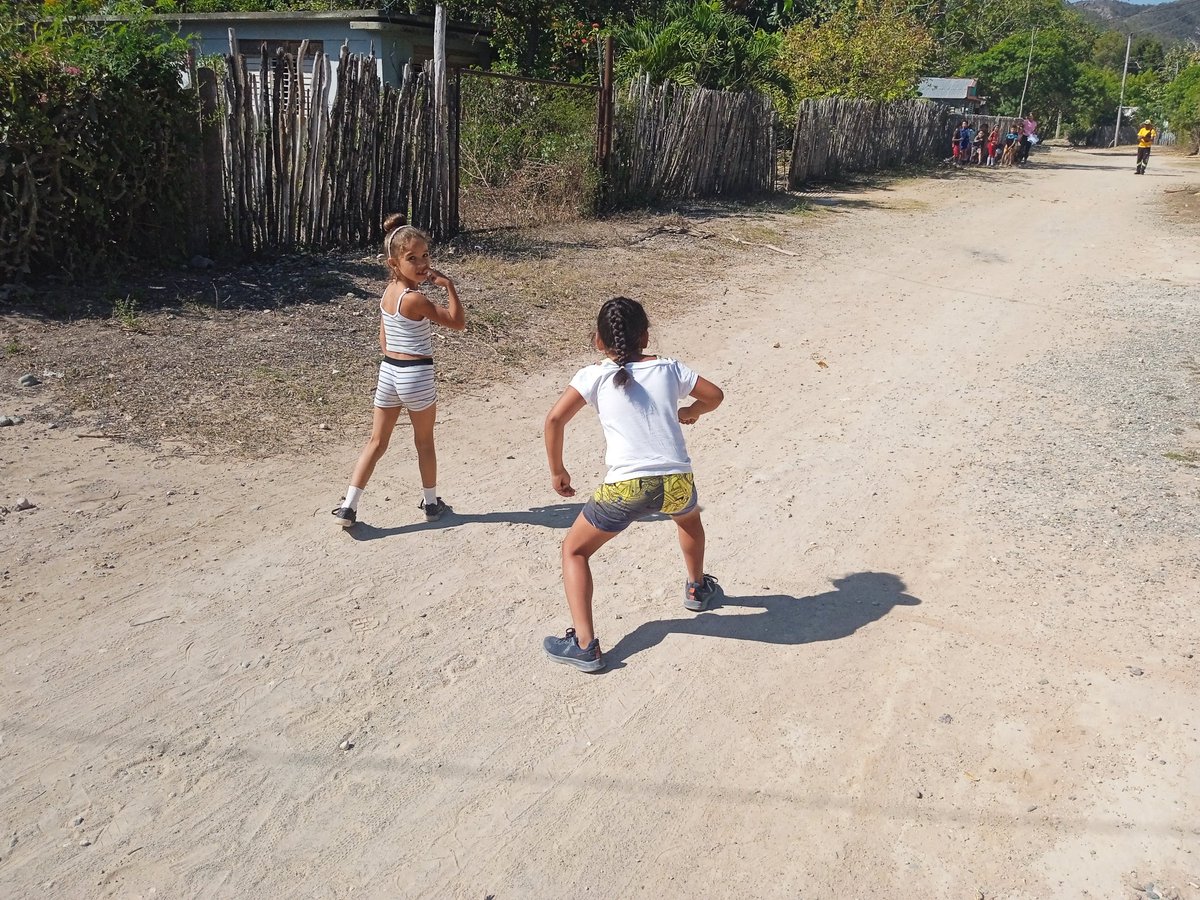 DuponSuare51665's tweet photo. 🚨🚨🚨 Acontecimiento importante, inician las PEF en la escuela Manuel Fajardo de la Circunscripción de Buena Vista San Antonio del Sur Gtmo.
#Somosdeporte
#JuntosPodemosMás 
#VamosPorMás https://t.co/TCizp6rd6h