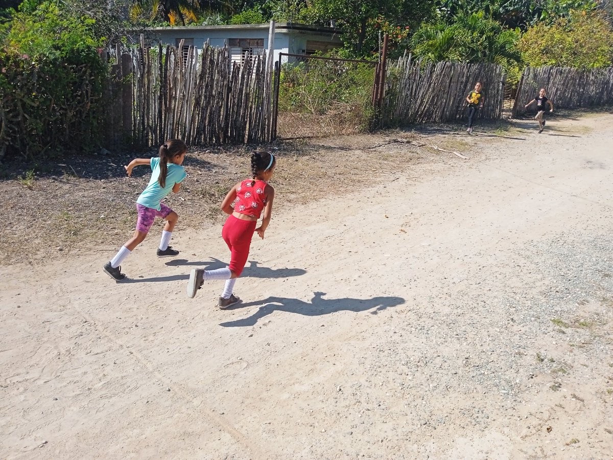 DuponSuare51665's tweet photo. 🚨🚨🚨 Acontecimiento importante, inician las PEF en la escuela Manuel Fajardo de la Circunscripción de Buena Vista San Antonio del Sur Gtmo.
#Somosdeporte
#JuntosPodemosMás 
#VamosPorMás https://t.co/TCizp6rd6h