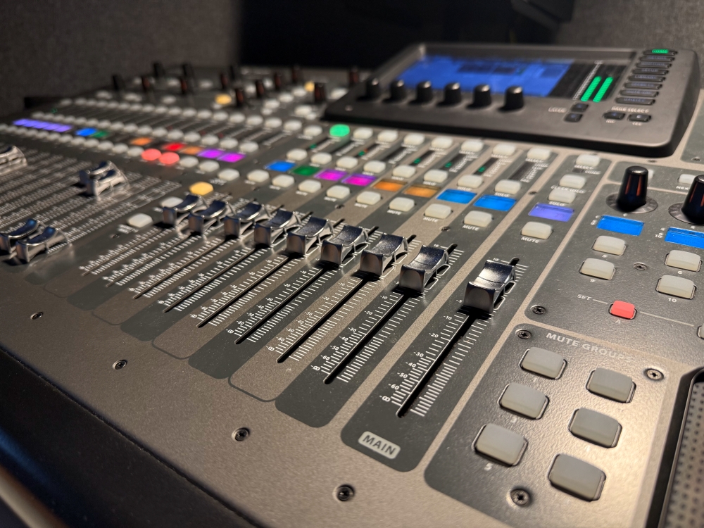 So, You’re Ready to Take Your Podcast to the Next Level with a Professional Studio... What should you look for? When should you consider upgrading to a Podcast Production Company? freshairstudios.co.uk/blog/latest-ne…

#brandstrategy #podcaststudio #thoughtleadership #DevonBusiness