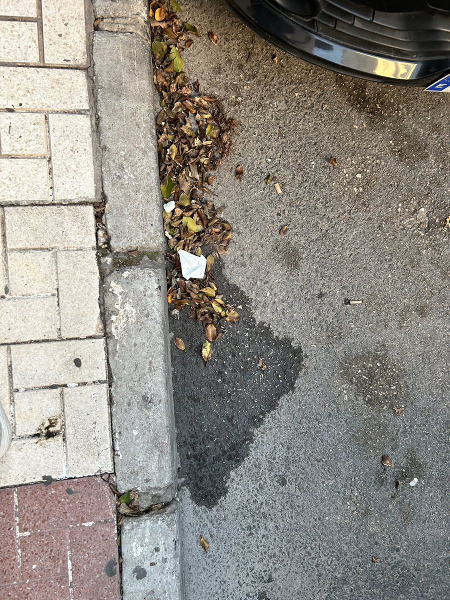 Froggy_83's tweet photo. @LimasamOficial todos los barrios de Málaga somos iguales por lo que la limpieza debería ser igual en todos. Las calles que van desde C/Gaucín a C/Alcalde José M de Llanos dan vergüenza https://t.co/unuw1hKqZn