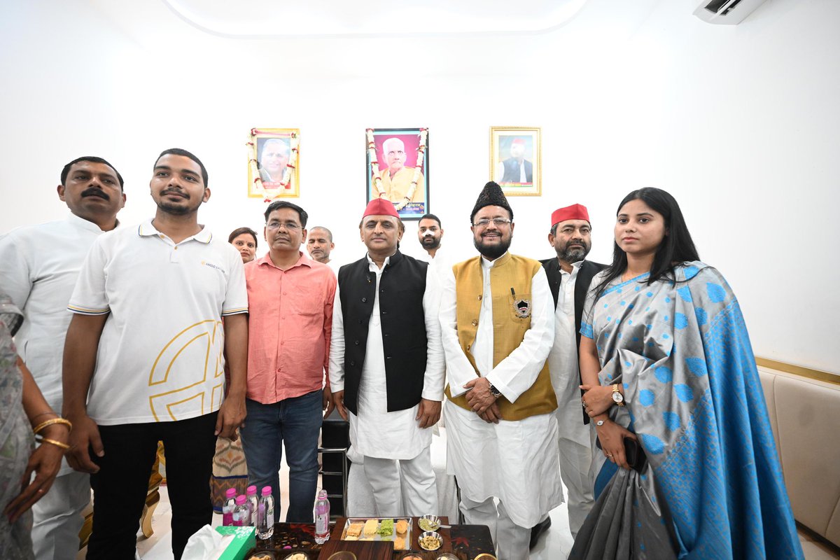 yadavakhilesh's tweet photo. https://t.co/WLyOhu2Gvt