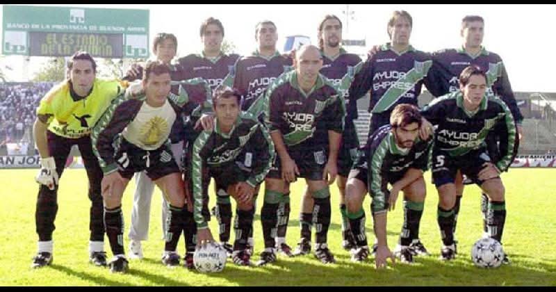 nicodesitra_cab's tweet photo. A Este equipo NO LE PAGABAN pero saben algo: JUGABAN POR LA GLORIA Y LA CONSIGUIÓ🇳🇬
Al plantel de @CAB_oficial le tienen q mostrar todo lo de ese plantel y los huevos q tenían.
Basta de pe$etero$ si no te gusta manda carta como el muerto de Garate y deja tu lugar
Aguante Banfield https://t.co/krC5BdVYS1