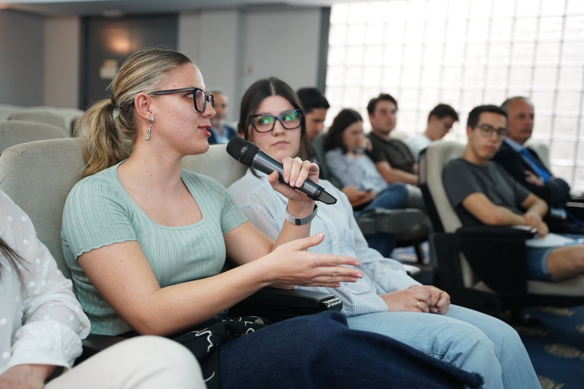 Murdiario's tweet photo. @ManuelPonceSan1 @JoseLujanRector @EconomicasUMU @Samuelbaixauli @PedroJ_Cuestas @UPCToficial @PwC_Spain @jacello @camaramurcia @JMVRUM @UMU @kessler_mathieu @AmbientalRM 🔵El ponente, José Hernández Perona, conversa con los estudiantes #CEOUniversity

(Más información en https://t.co/ucKZTyjiYj)

@UMU @JoseLujanRector @EconomicasUMU @Samuelbaixauli @PedroJ_Cuestas @UPCToficial @kessler_mathieu @PwC_Spain @jacello @camaramurcia @JMVRUM #Juver https://t.co/krEOPbREmH