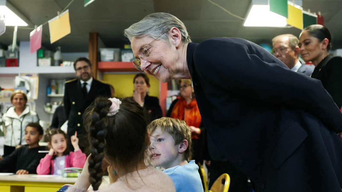 BFMTV's tweet photo. "Il faut se préparer": Élisabeth Borne invite les enfants à réfléchir "dès la maternelle" à leur futur métier
https://t.co/C88CIDy3RR https://t.co/b5dLFwDpva