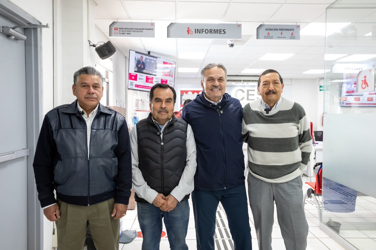 OctavioRomero_O's tweet photo. Durante nuestra visita a Zacatecas, recorrimos el Centro de Servicio del @Infonavit para conversar con personas beneficiadas por el programa Mejoravit solo para ti y por el Programa de congelamiento de créditos, impulsados por la Presidenta @Claudiashein. 

También nos reunimos con el equipo de la delegación regional para supervisar la estrategia implementada para agilizar la atención directa y el combate al coyotaje, para proteger el patrimonio de las personas trabajadoras.

Más tarde, firmamos un convenio con el gobernador @DavidMonrealA, presidentes municipales y representantes de @SEDATU_mx, @Conavi_mx e @INSUS_Oficial para implementar el programa #ViviendaParaElBienestar en el estado, que contempla la construcción de viviendas de 60 metros cuadrados y áreas verdes para los derechohabientes que ganan entre uno y dos salarios mínimos.

Además, visitamos el municipio de Guadalupe, donde recorrimos, junto al presidente municipal @ChepeSaldivar y Luz Eugenia Pérez Haro, secretaria de Desarrollo Urbano, Vivienda y Ordenamiento Territorial del estado, uno de los predios donde iniciaremos la edificación de las primeras 200 viviendas.  

Finalmente, en compañía de la titular de la @SeduvotZac conversamos con desarrolladores y constructores de la Canadevi y la CMIC para explicarles cómo sumarse al programa de la Presidenta, con el objetivo de reducir el rezago en vivienda social y activar la economía local.

#2doPiso4T #InfonavitConstructor