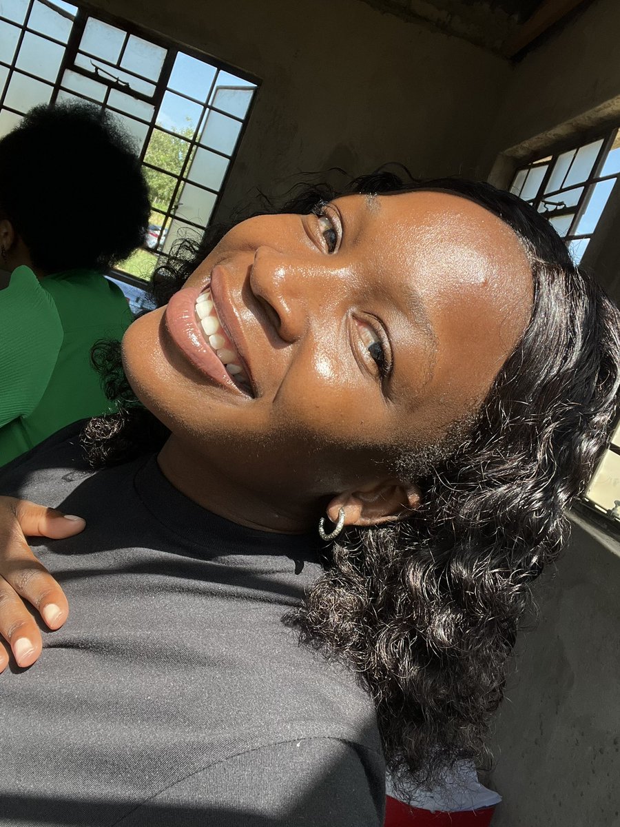 ThandekaMarlyne's tweet photo. Nothing hectic , just few snaps of me at work 🤎🧜🏿♀️
#munaka #macG #condolences https://t.co/LKCUSQHXbf