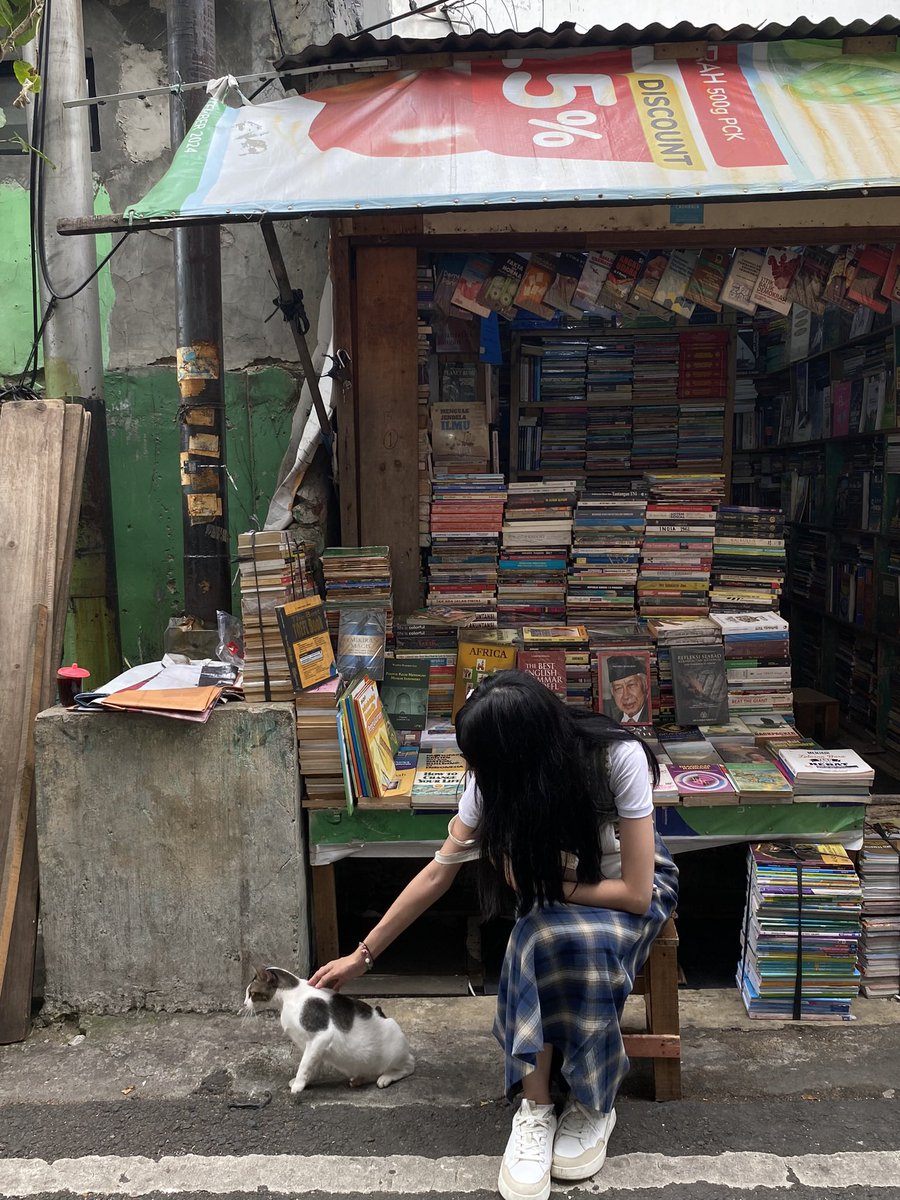 apocaIypsum's tweet photo. i still can't believe that this place exists in jakarta https://t.co/CgJ5qPX4r9