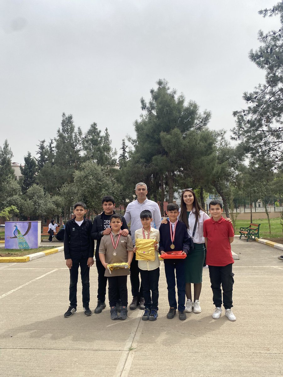 Eyyübiye Zeka Oyunları Turnuvası’nda öğrencilerimizin üstün performansıyla gurur duyuyoruz! 🏆🥇🥈🥈

Mangala kategorisinde Yusuf Günbeği başarılı performansıyla ilçede 1. olurken; Küre Oyununda Ahmet Nur Hamşo ve Pentago Oyununda Mervan Babilli ilçede 2. sıraya yerleşti.