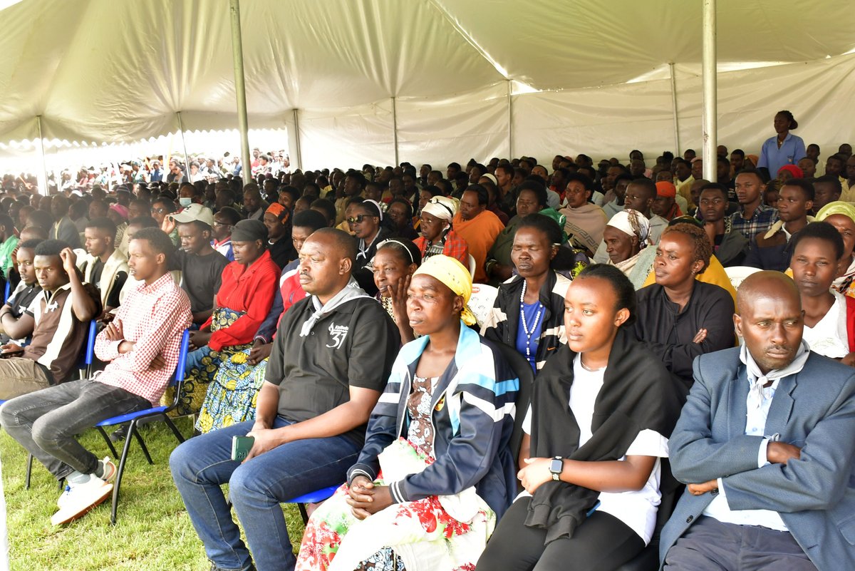 Musanze District (@musanzedistrict) on Twitter photo Mu kiganiro, Minisitiri wa <a href="/Unity_MemoryRw/">Ministry of National Unity and Civic Engagement</a> <a href="/DrDamascene/">Dr. Jean Damascene BIZIMANA</a> yagarutse ku bimenyetso bigaragaza itegurwa n'ishyirwa mu bikorwa rya Jenoside yakorewe Abatutsi muri Komini Mukingo, asaba Abanyarwanda kumenya amateka yaranze u Rwanda no kwimakaza Ubunyarwanda nk’isano-muzi iduhuza twese. Mu kiganiro, Minisitiri wa <a href="/Unity_MemoryRw/">Ministry of National Unity and Civic Engagement</a> <a href="/DrDamascene/">Dr. Jean Damascene BIZIMANA</a> yagarutse ku bimenyetso bigaragaza itegurwa n'ishyirwa mu bikorwa rya Jenoside yakorewe Abatutsi muri Komini Mukingo, asaba Abanyarwanda kumenya amateka yaranze u Rwanda no kwimakaza Ubunyarwanda nk’isano-muzi iduhuza twese.