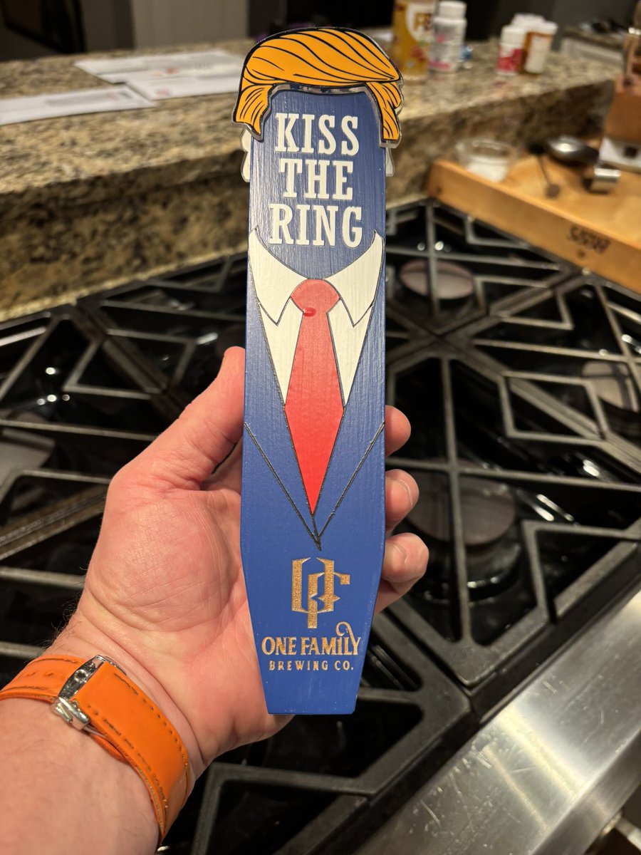 onefamilybrew's tweet image. Tomorrow 5PM we launch Kiss The Ring American Lager ResqBBQ in #Leesburg #LoudounCounty #Virginia #NewRelease @POTUS send some of your team and supporters!  #Trump #Beer