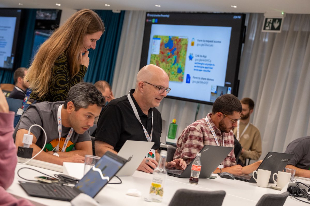 googleearth's tweet photo. Join us at the Geo for Good Summit in NYC 🗽 - an event that connects people who are using #EarthEngine and other geospatial tools for planetary sustainability and human resilience  🌍Aug 25-28 Apply to attend now at https://t.co/k1eBsiy2YQ https://t.co/DjrJOe23LN