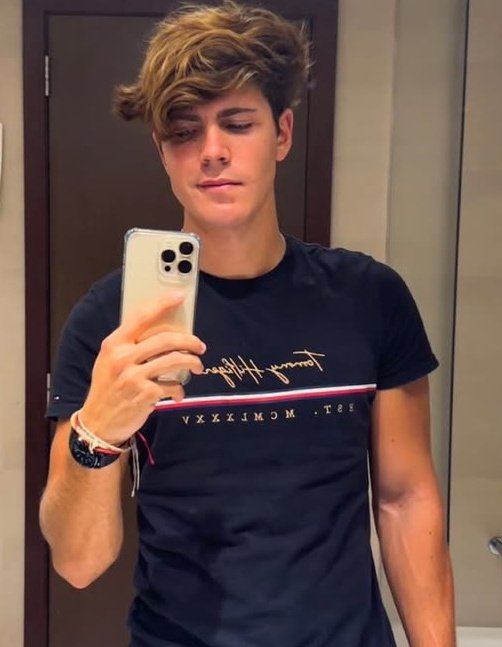 Ejercitolulo's tweet photo. Encuesta popular de #GranHermano 

Tato ha manifestado en su casting ser más facha que Marcos y Bautista

La Gente y Del Moro dicen que nadie es más fachero que Marcos, ni siquiera Mario Casas...

Ustedes qué opinan?

👉 ... ❤️ Tato es más Fachero

👉 ... 🔄 Marcos es más Fachero https://t.co/2Y14wbvSxi
