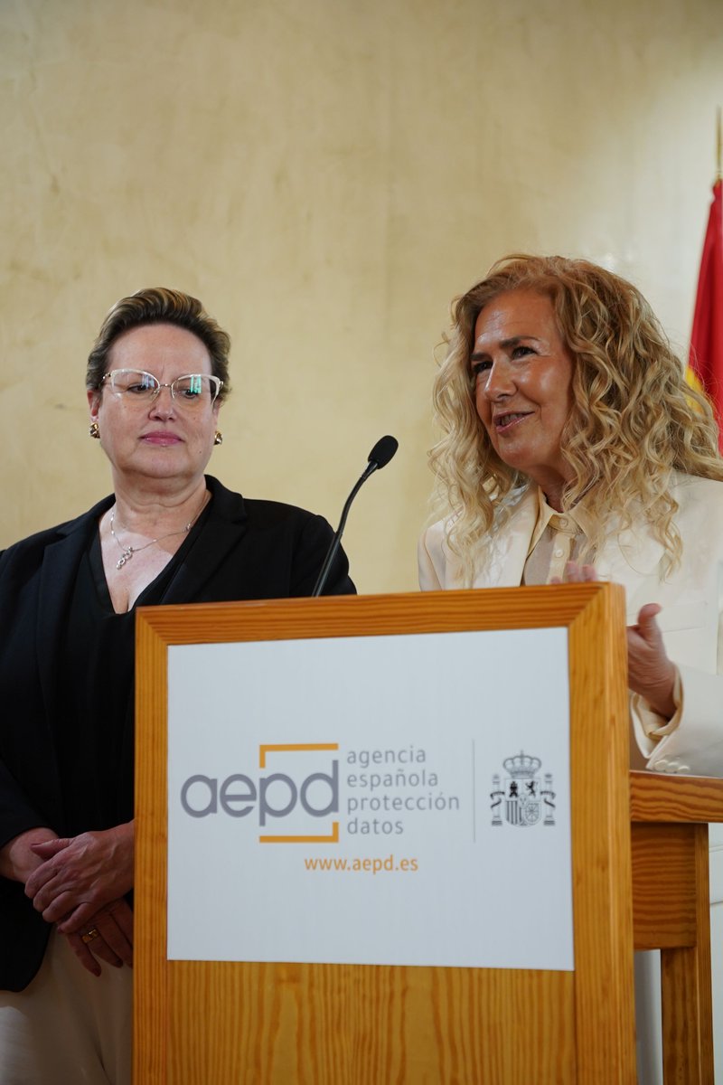 AEPD_es's tweet photo. 🤝 La @AsociacionDPDP ganó, ex aequo, el premio en la modalidad de empresas, asociaciones y fundaciones de ‘Proactividad y Buenas Prácticas en el cumplimiento del RGPD y la LOPDGDD’

👉 https://t.co/7AqcbUvQkh https://t.co/ACwb61newp