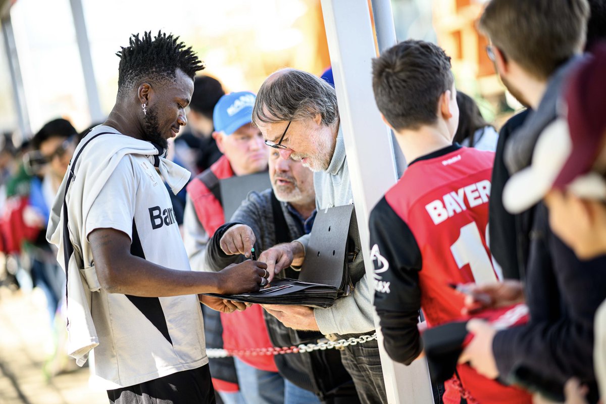 12Tapsoba's tweet image. Better together! 🤝🖤♥️ @bayer04fussball