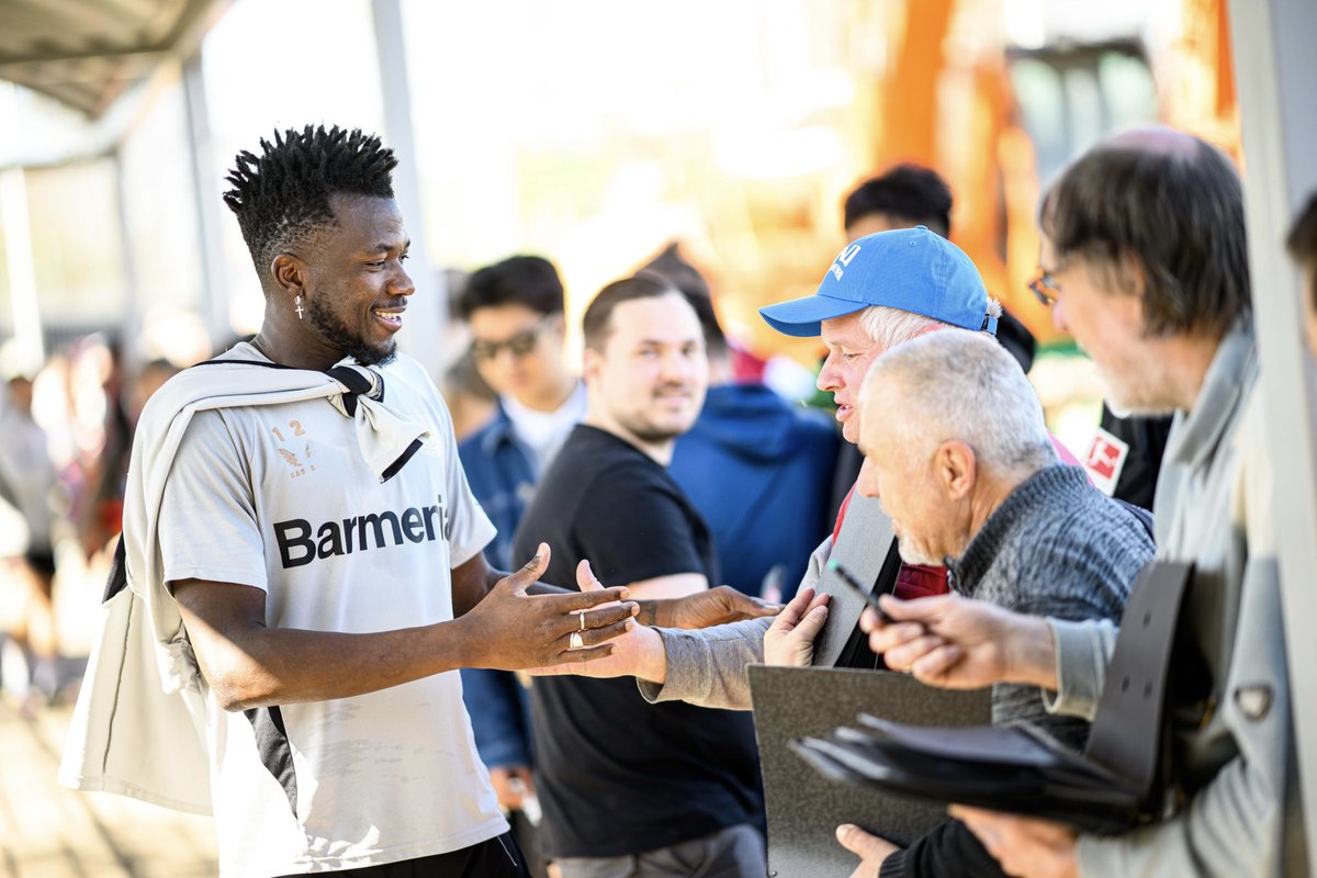 12Tapsoba's tweet image. Better together! 🤝🖤♥️ @bayer04fussball