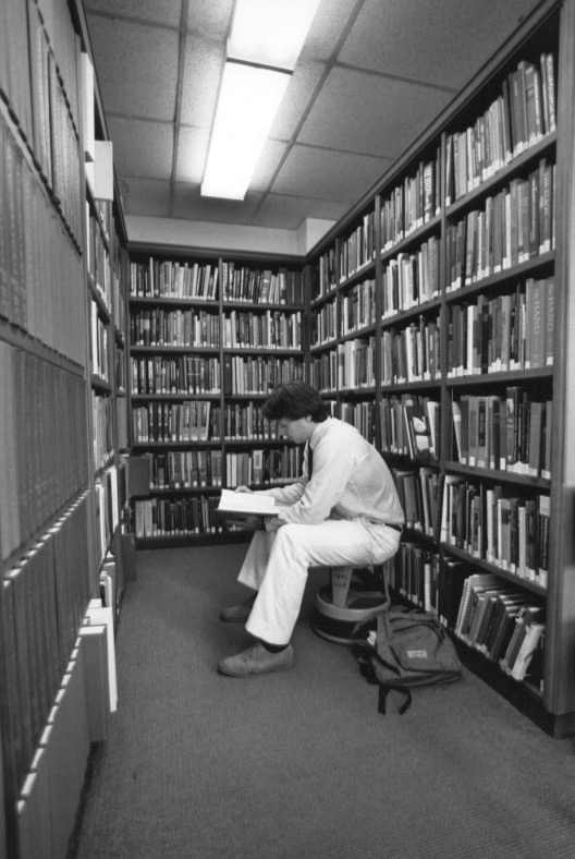 HSSProfEd's tweet photo. In honor of National Library Week, our #TimeTravelTuesday series takes us to 1987. 
Residents enjoy taking advantage of the Kim Barrett Memorial Library located inside of @HSpecialSurgery. https://t.co/Zx3W8R9P1d