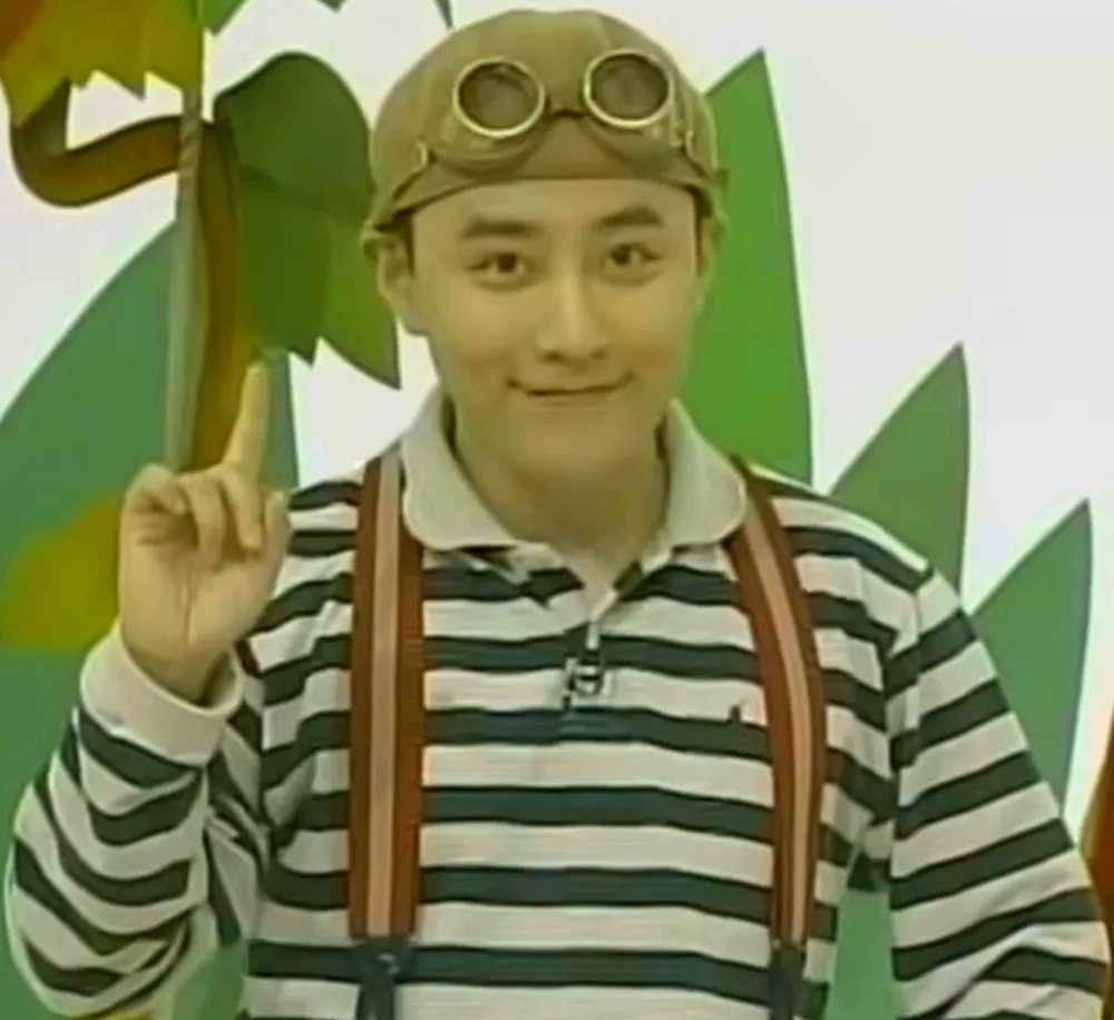 TMI) 끼끼가 아마 아침이었나.. 아무튼 해 떠있을 때 했었는데, 하루에 한번씩 매일 볼 정도로 열심히 봤어요. 집에 비디오도 있었음. 좀 큰 이후에는...