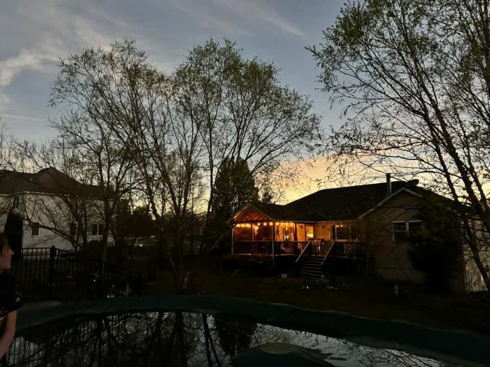 atrude777's tweet image. A year ago today, I got to witness the April 8, 2024 Solar Eclipse in Carbondale, Illinois! It was magical! ❤️

#solareclipse2024 #oneyearago #anniversary #carbondaleillinois #southernillinois