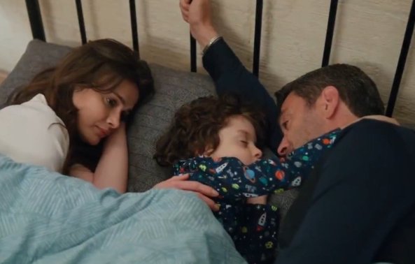 KalbimLove's tweet photo. #UzakŞehir

Nos despetaremos juntos como una familia 
O nos despertaremos solos xq Deniz se fue de la cama. 

Cómo sea Lunes te estoy esperando feliz #CihAl https://t.co/NB4caUGv3z