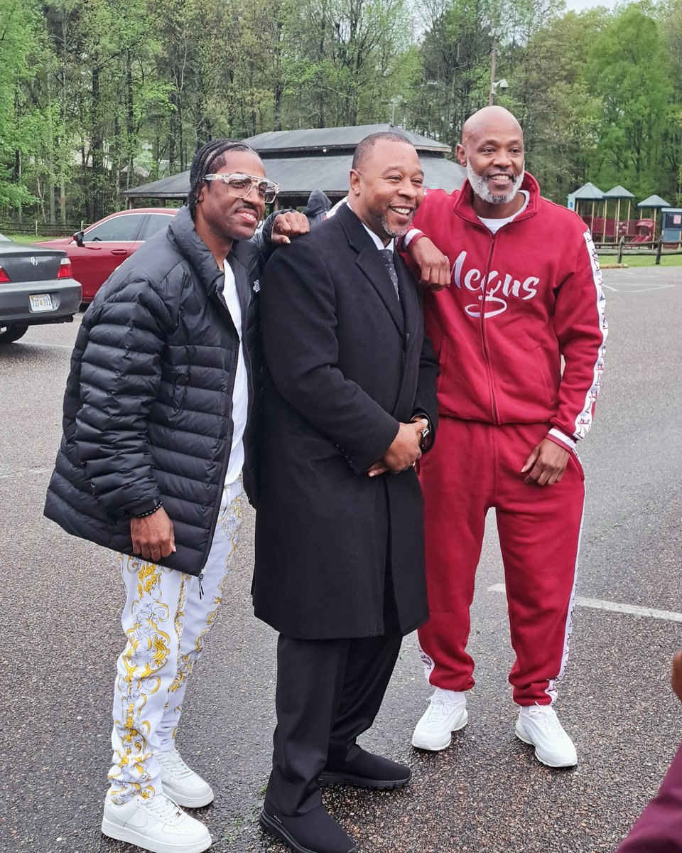 JarrettAdamsLaw's tweet photo. Ferrone Claiborne has been released, #WaverlyTwo are finally FREE 🙌🏾 after spending years wrongfully convicted until hidden evidence, incl. a 911 call pointing to another suspect. The fight continues.
Donate: https://t.co/XzGSPgaZwg
#NotGuiltyServingLife
#JarrettAdamsLaw https://t.co/lg5PxBUEgg