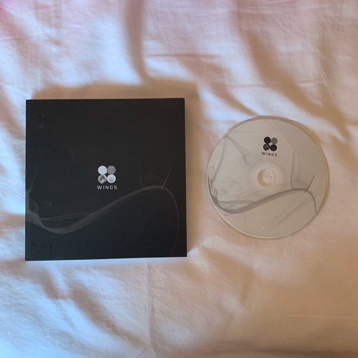 SumItGirlie's tweet photo. BTS GIVEAWAY! 🍓✨️

•UK ONLY• 
WINGS ALBUM (pc not included) 🖇

To enter:
☆Follow me and @_Jumumi
☆Like &amp; Retweet
☆ Tag UK army 

UK • 10 April https://t.co/6gFpR5wBy9