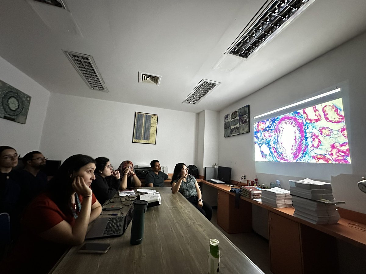 Sesión de Nefropatologia con el servicio de patología del <a href="/HospitalJuarezM/">Hospital Juárez de México</a> 
Presentación a cargo de nuestra Fellow Nefrologia Trasplante <a href="/elimendozar/">Elisa Mendoza</a> , dx MVI pendiente C4d Y ADES para clasificar si es RMA según Banff 2022
🔬🔬🔬