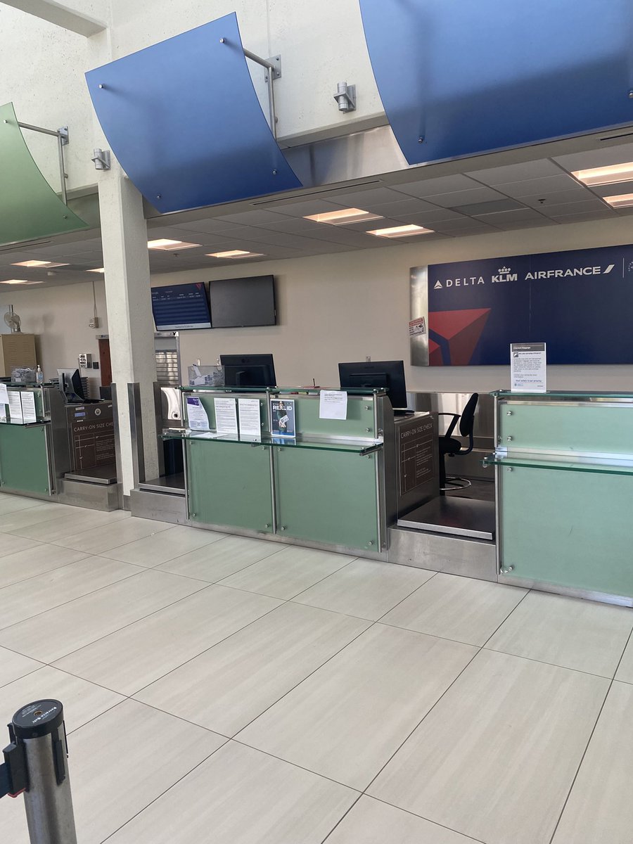 smstr66's tweet photo. @Delta self check in in GNV? Nobody here been 30 minutes now https://t.co/ZMUXCoq3O1