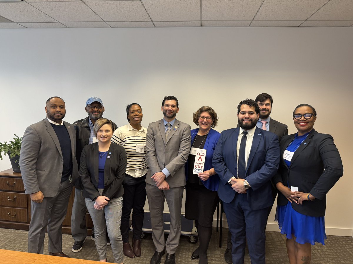 Cleveland_PL's tweet photo. Thank you to Representative @esyns and staff from Representative @RepBrideSweeney’s office for meeting with our staff to hear our library stories and for being such great advocates and partners to our local libraries. #ohiolibraryday #restorethePLF 📖 https://t.co/t3dBH3C3TI