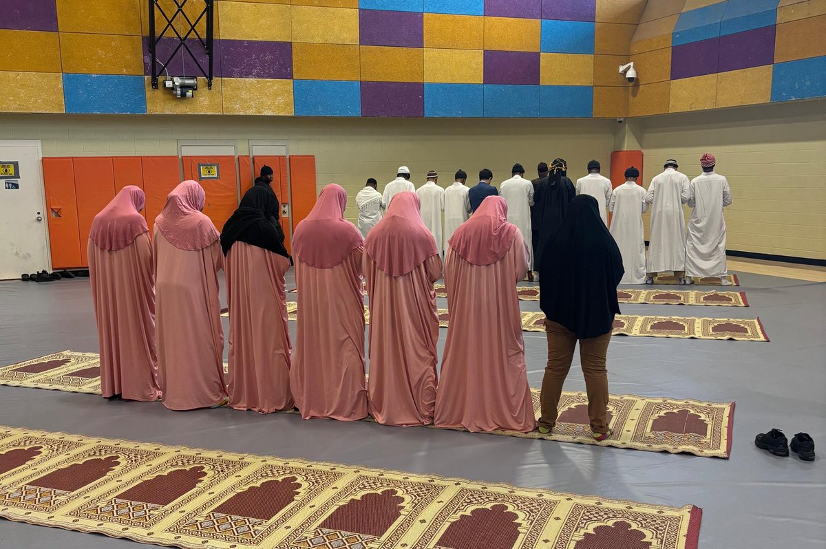 ZakatUS's tweet photo. In #Ramadan2025, our #WashingtonDC team partnered with the Washington, D.C. Juvenile Center &amp; the National Center for Juvenile Justice Reform to support Muslim juveniles. They provided halal food for iftar &amp; suhoor &amp; celebrated #Eid with them in a heartwarming act of support. https://t.co/QoNZoiDH3V