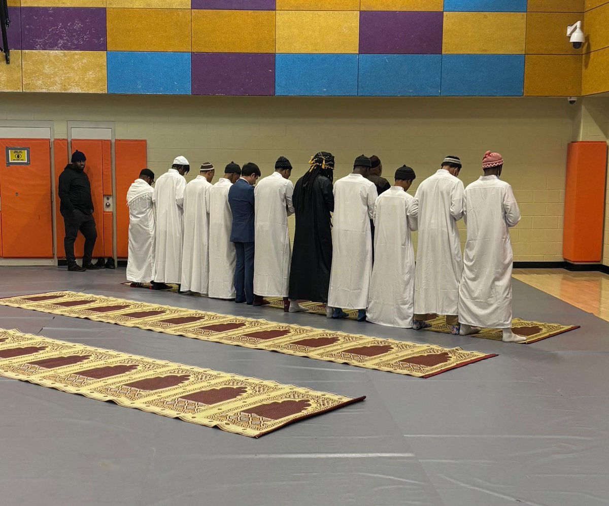 ZakatUS's tweet photo. In #Ramadan2025, our #WashingtonDC team partnered with the Washington, D.C. Juvenile Center &amp; the National Center for Juvenile Justice Reform to support Muslim juveniles. They provided halal food for iftar &amp; suhoor &amp; celebrated #Eid with them in a heartwarming act of support. https://t.co/QoNZoiDH3V