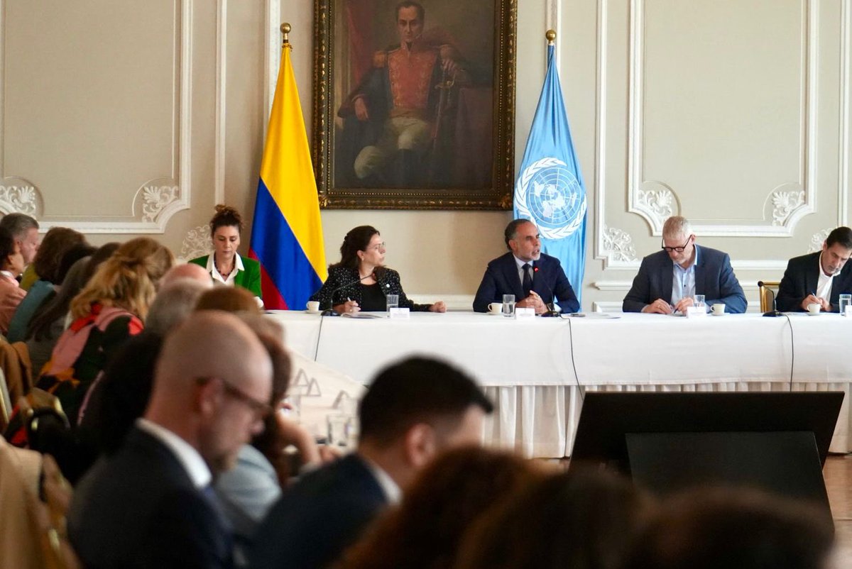 AABenedetti's tweet photo. Reiteramos ante casi 20 embajadores y representantes del @FondoONUCol el compromiso del presidente @petrogustavo para la implementación del Acuerdo de Paz y el interés de transformar regiones como el Catatumbo, donde declaramos el Estado de Conmoción Interior para focalizar inversiones. Gracias por creer en la paz en Colombia con sus aportes y por ayudarnos a cambiar las realidades de colombianas y colombianos.