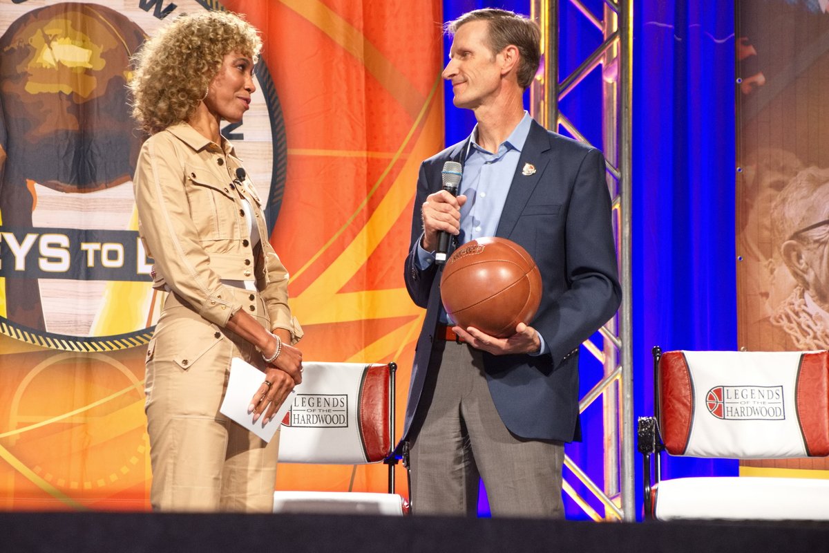 AIAusa's tweet photo. ✨ A Morning to Remember in San Antonio! ✨
The Keys to Life Breakfast

On Saturday morning in San Antonio, leaders from the world of sports and beyond gathered for the Keys to Life Breakfast, a special Final Four weekend tradition focused on character, leadership, and integrity. https://t.co/49LY6OZQ7j