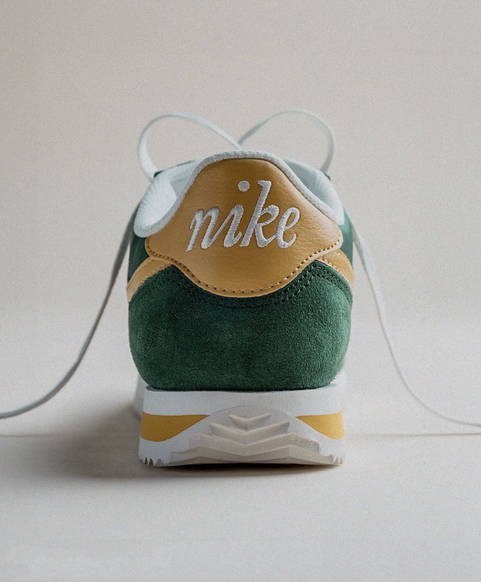 Delulukickz's tweet photo. Nike Cortez🌾 https://t.co/AwEgtYZ0s0