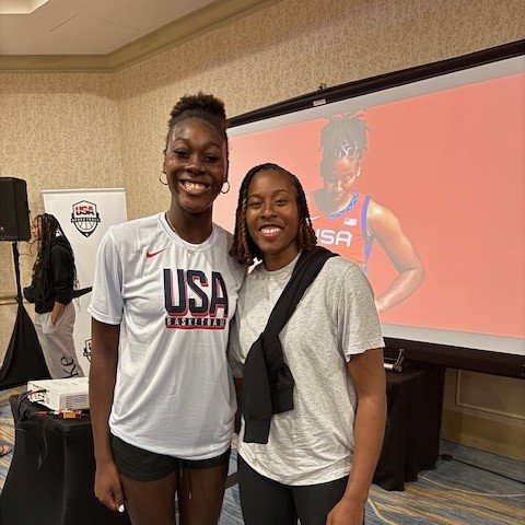eve_long23's tweet image. Thank you to God and ofc @usabjnt🇺🇸&amp;amp; @usabasketball 🇺🇸 for such amazing experience! 
#aLONGway2go
@Khensle @SW_Select3SSB @OS_LadyFalconBB
 @vicwilli   @TopSpeedLLC