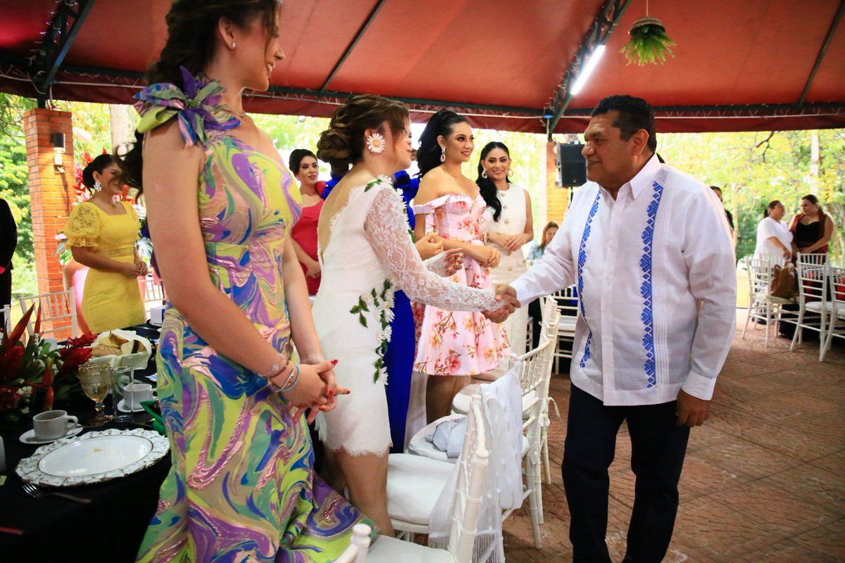 TabascoJavier's tweet photo. En #Tabasco la transformación también se vive con alegría; por eso hoy nos reunimos con las 17 representantes municipales y la Flor Tabasco 2024, en la casa de la Laguna. https://t.co/LCjaf9DuJf